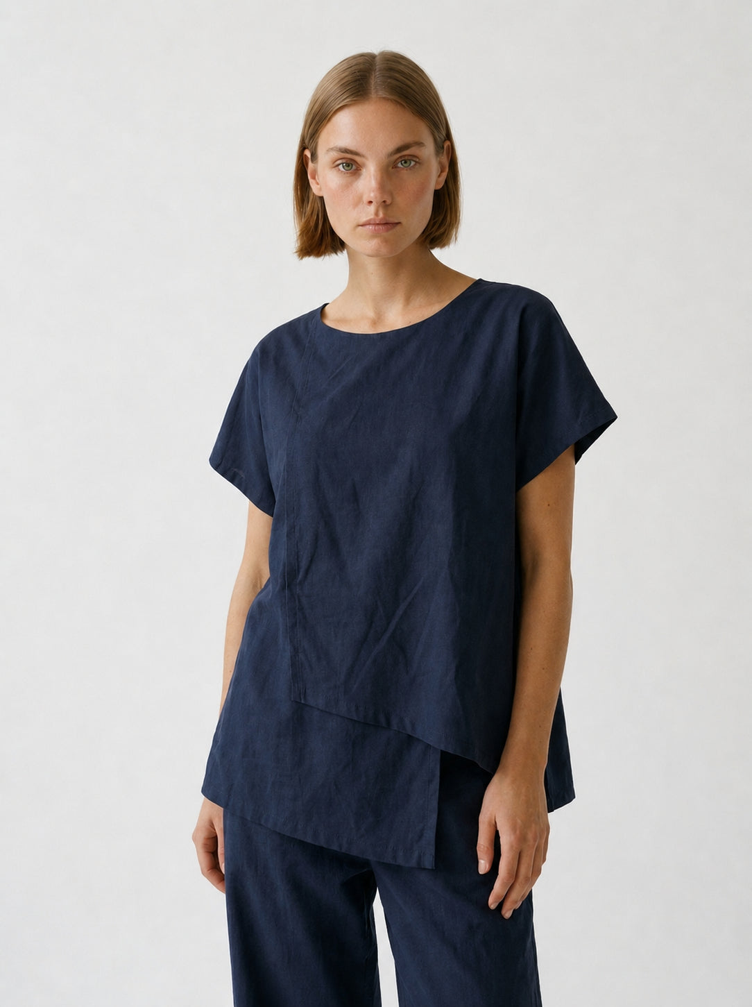 Camiseta Estrella Asimétrica - Azul Marino