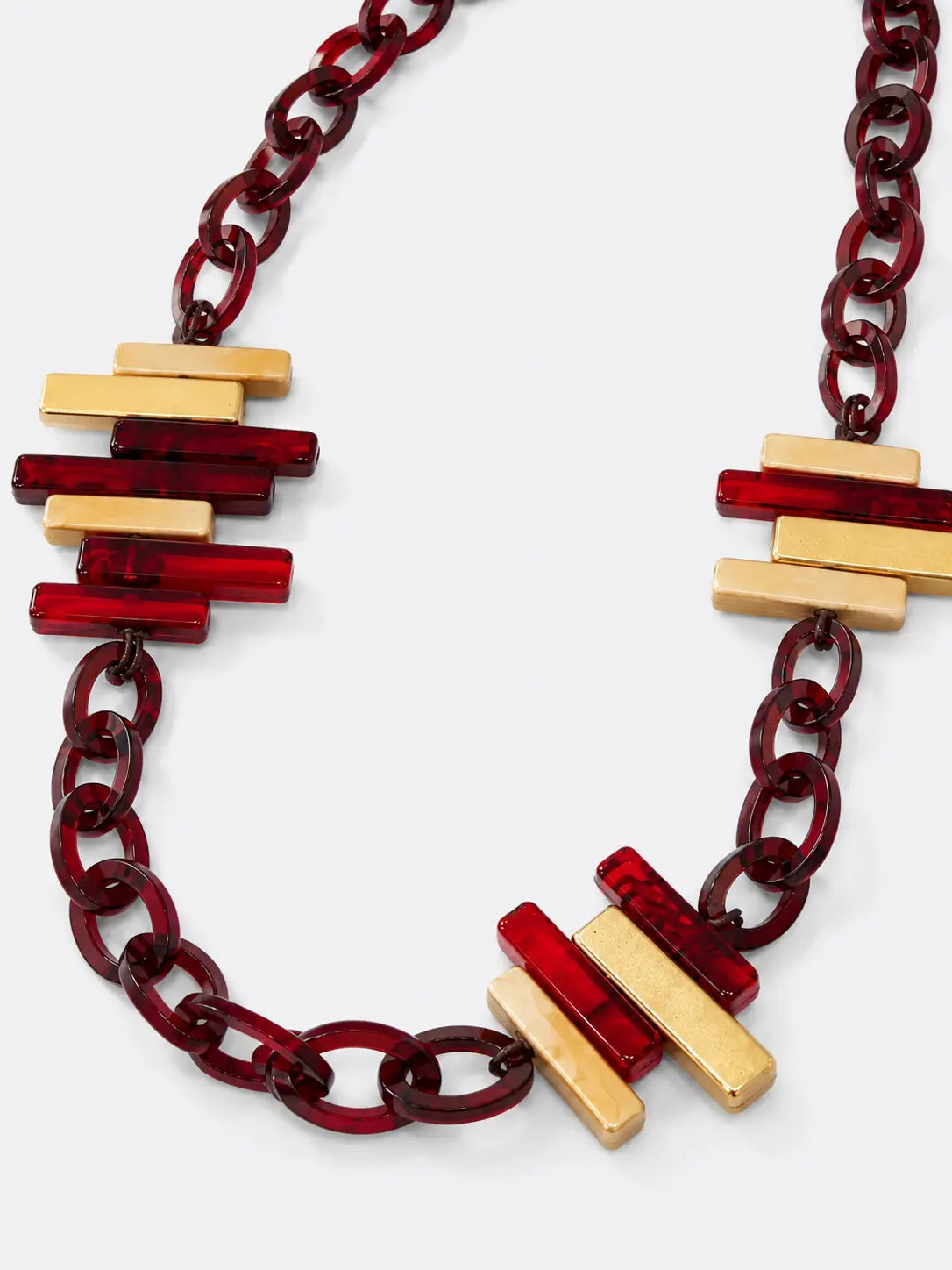Collar Burdeos Desigual