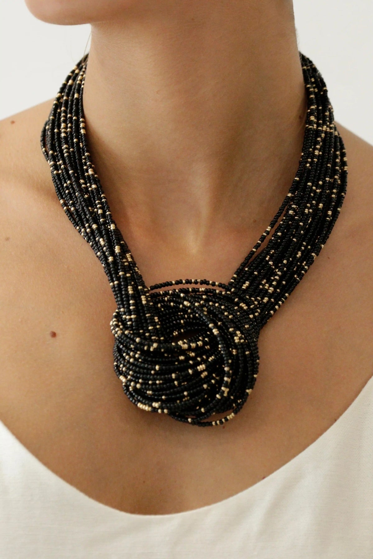Collar Cuentas Nudo - Negro/Dorado