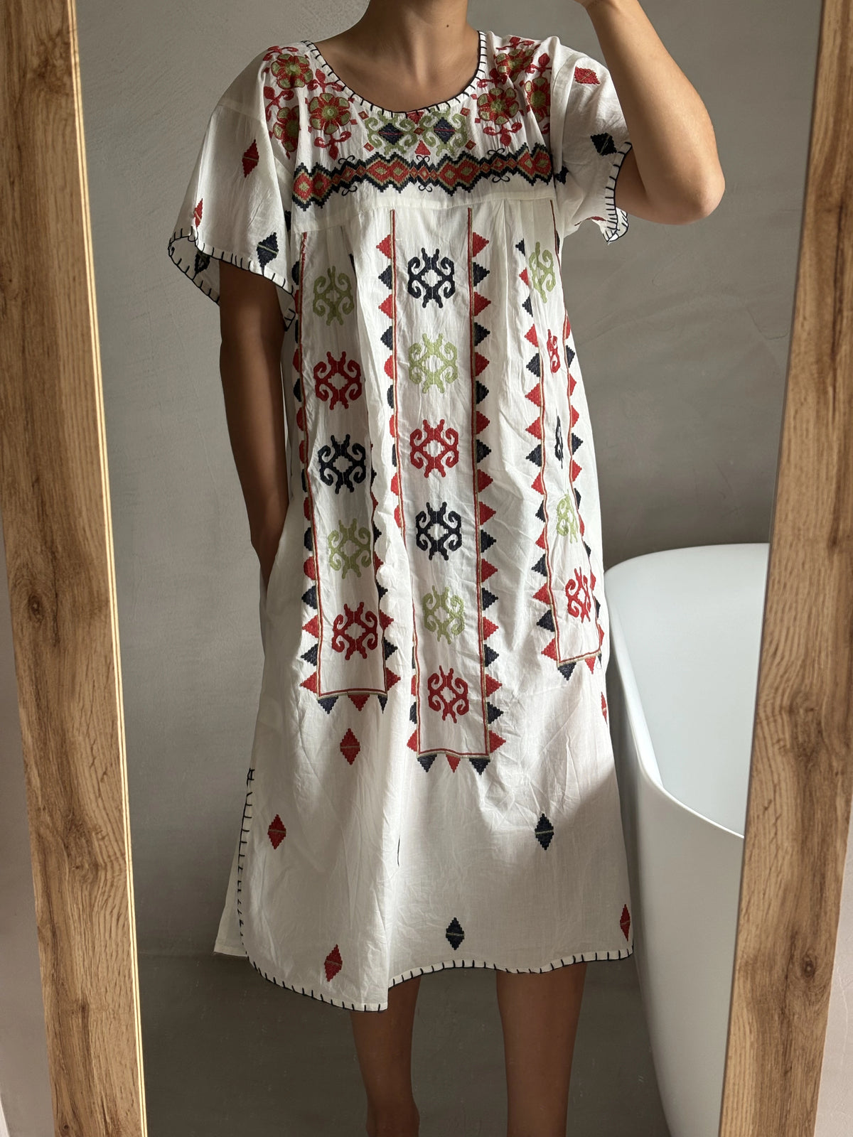 Vestido Corto Boho Bordado - Blanco/Multicolor