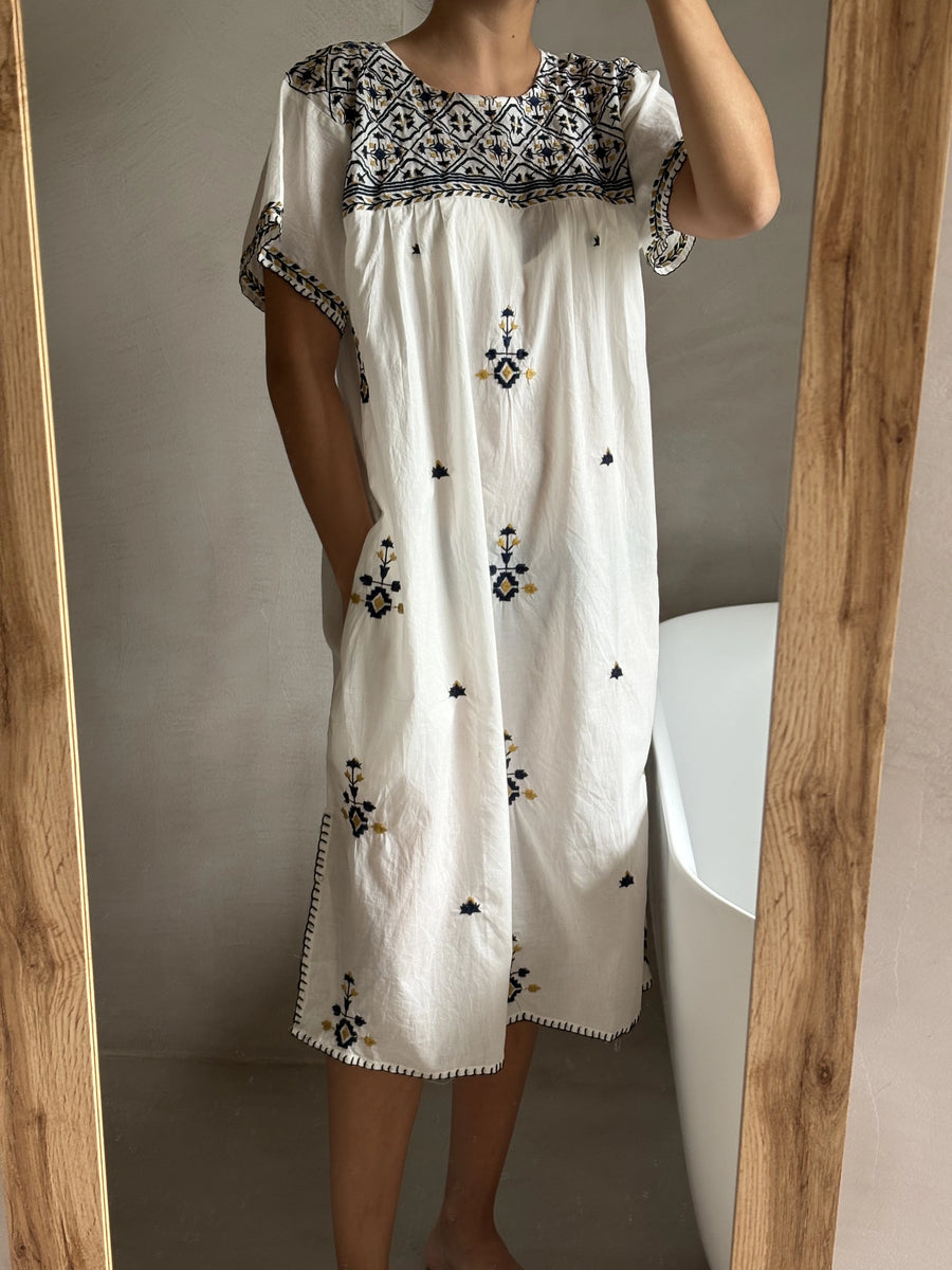 Vestido Túnica Bordado Geométrico - Blanco/Azul marino